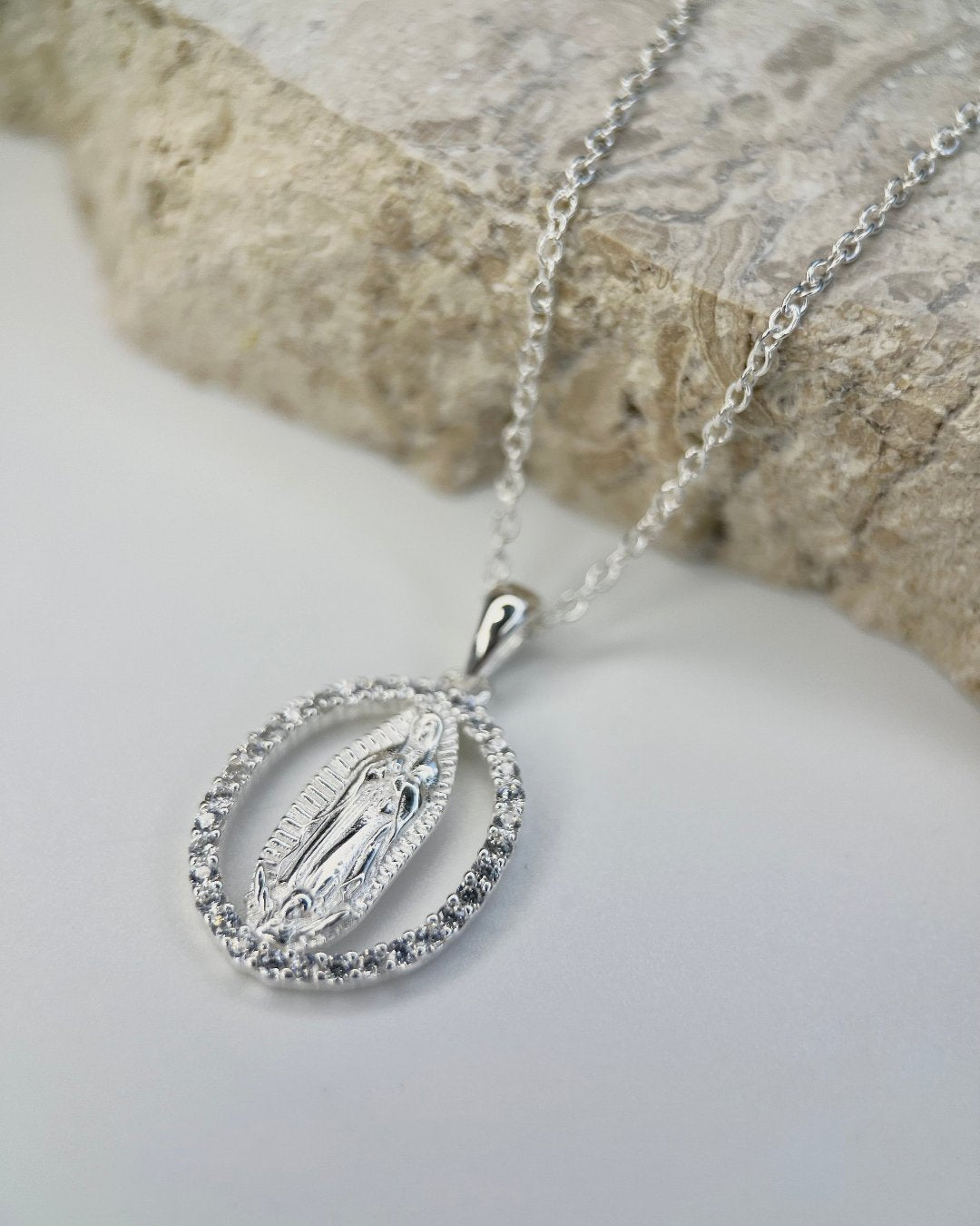 Collar virgen de Guadalupe circones plata 925