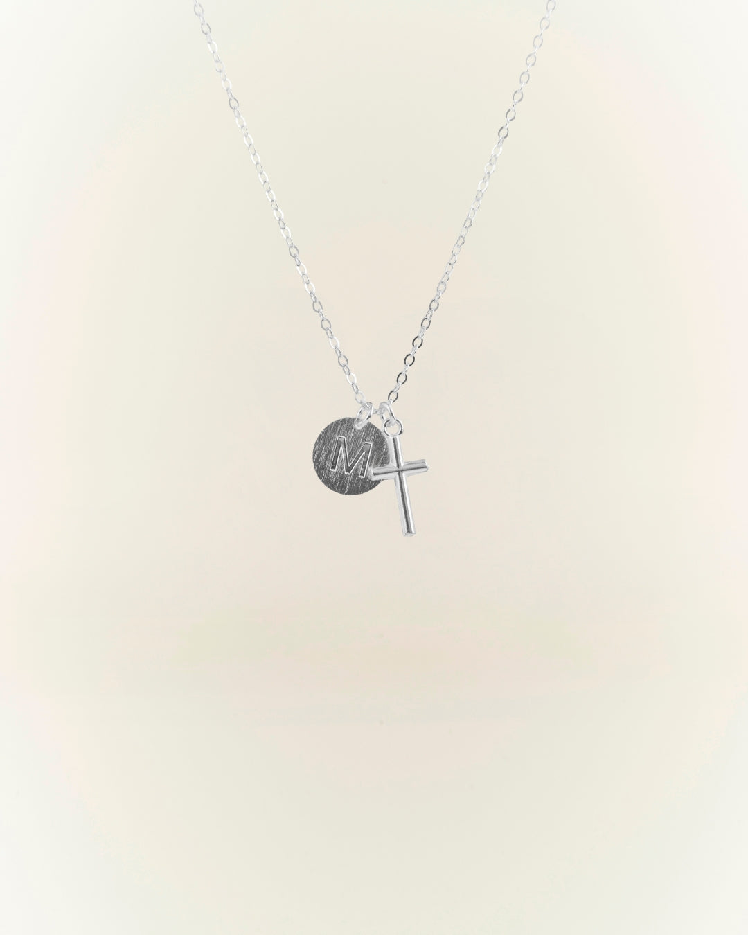 Collar Cruz Silver Letra