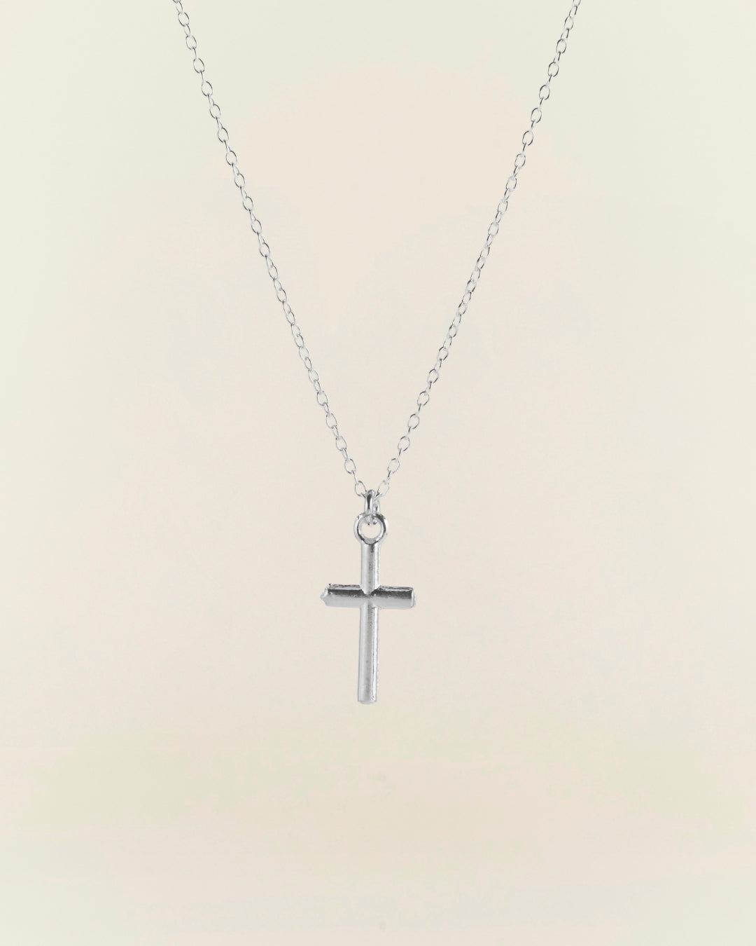 Collar Cruz Silver Letra