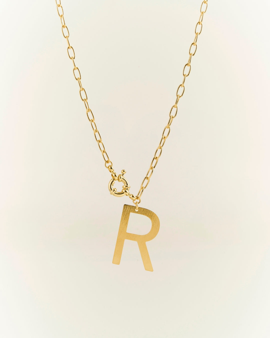 Collar Letra Grande Timón Gold