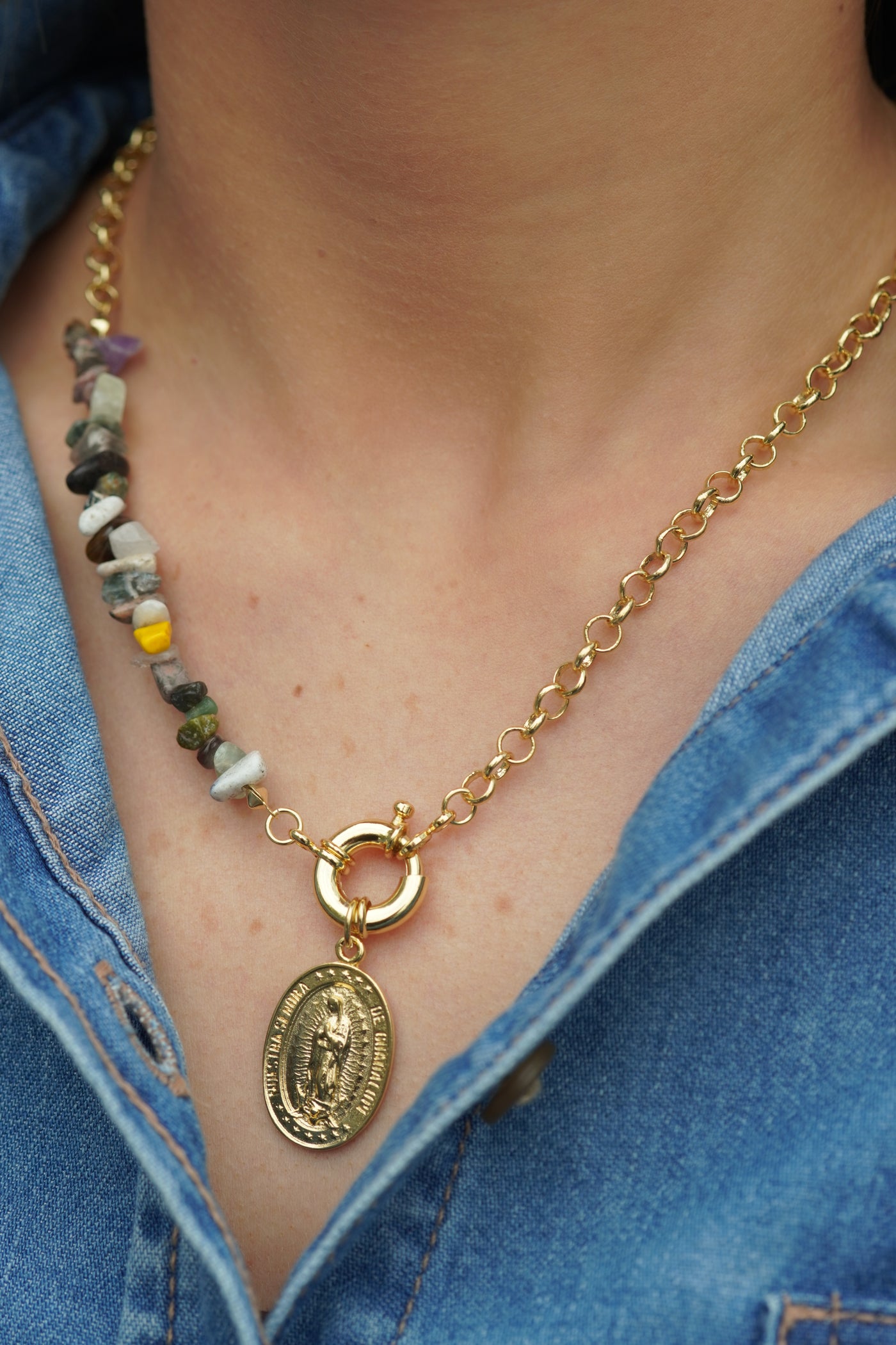 Collar Gold Virgen de Guadalupe Piedra Natural