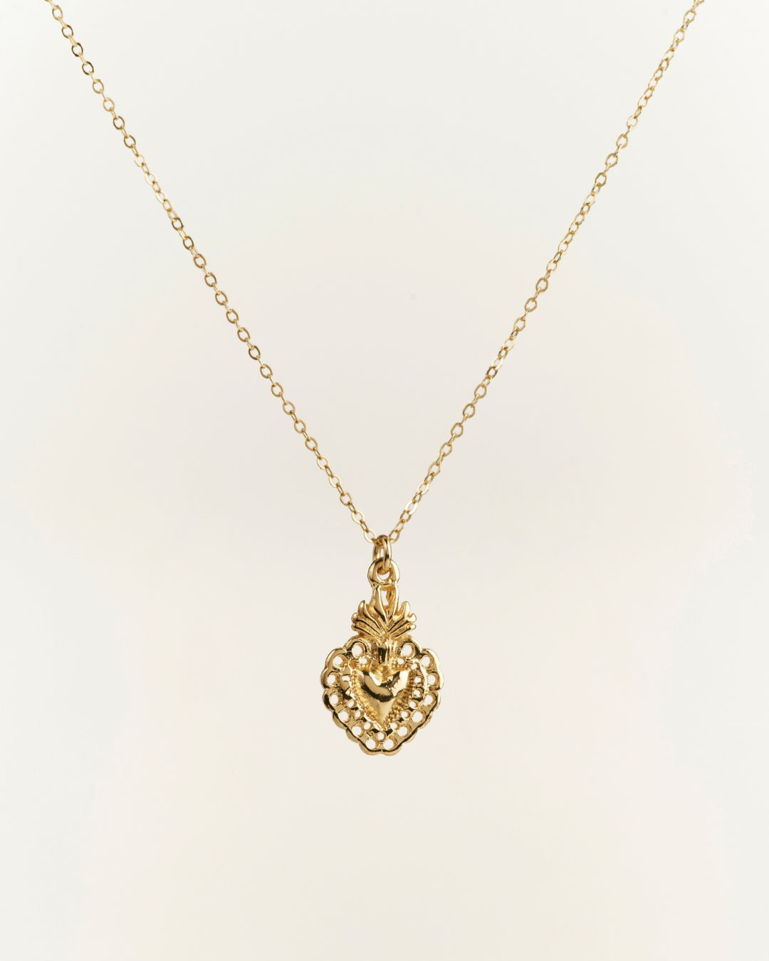 COLLAR GOLD CORAZÓN DETENTE