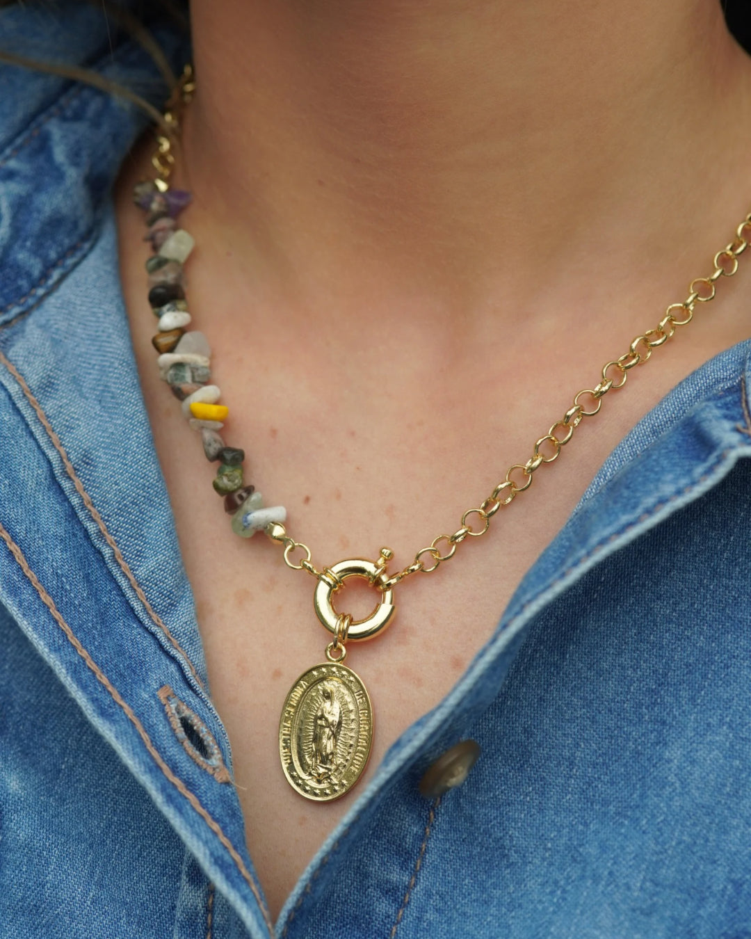 Collar Gold Virgen de Guadalupe Piedra Natural