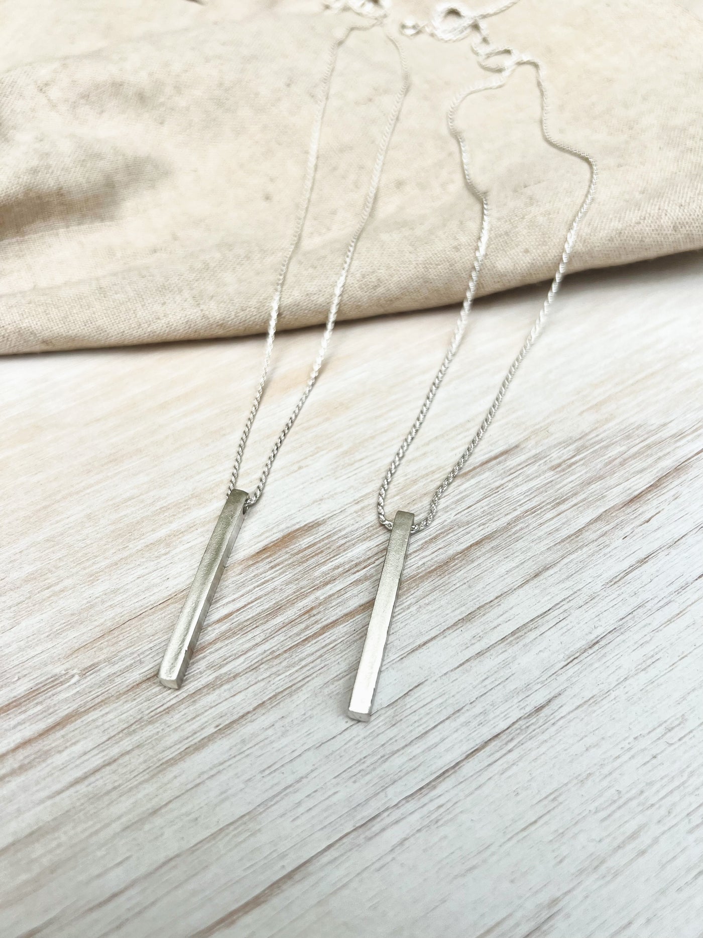 SILVERCUTE Collana Pendente Con Barra Piccola Semplice In Argento SILVERCUTE Collana Pendente Con Barra Piccola Semplice In Argento
